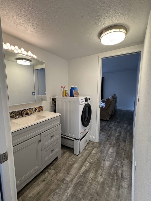 Building Photo - 526 Mill St