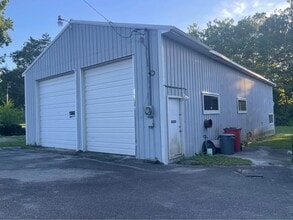 Building Photo - 226 Lake View Dr
