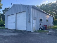 Building Photo - 226 Lake View Dr