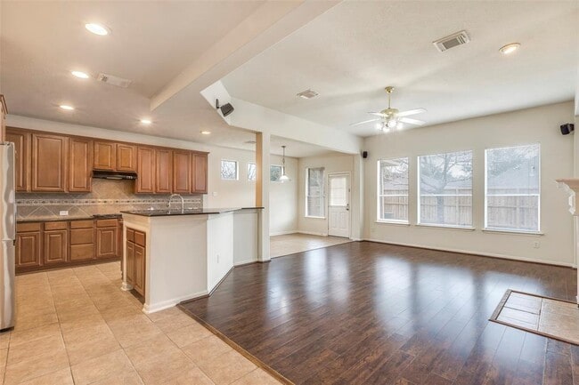 Building Photo - 6604 Trenton Lake Ln