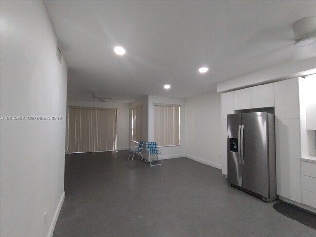 Building Photo - 15509 N Miami Lakeway