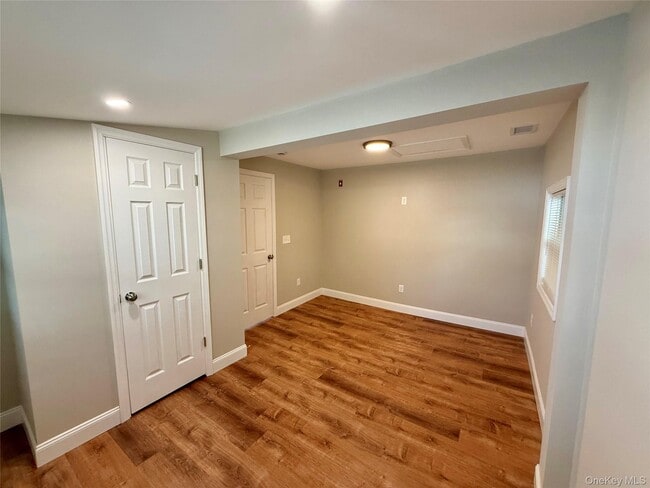 Building Photo - 5 Schradin Hill