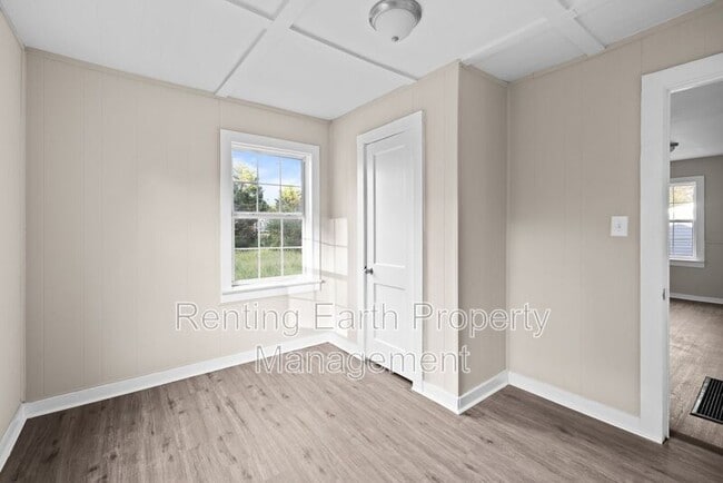 Building Photo - 2423 Circle Dr