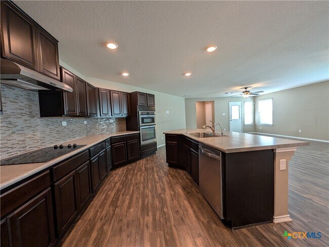 Building Photo - 2096 Brandywine Dr