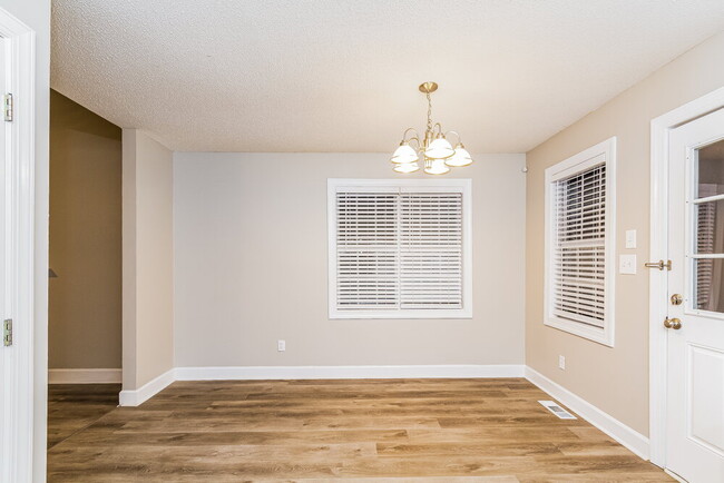 Building Photo - 814 Delray Ln