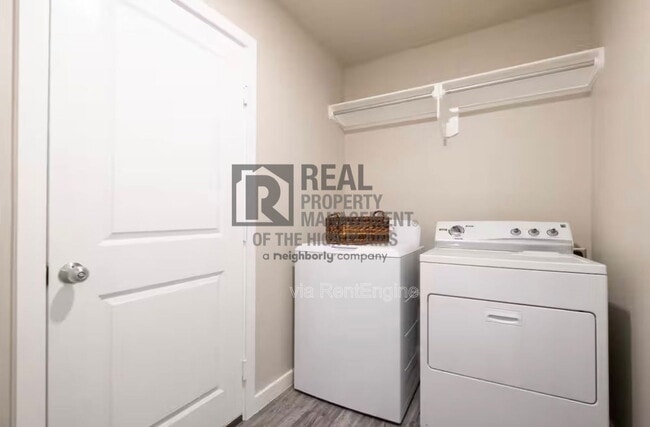 Building Photo - 7003 Athens St