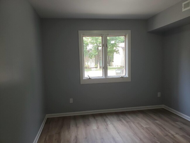 Building Photo - Coming soon!!!  "Chic 2-Bed, 2-Bath Retrea...