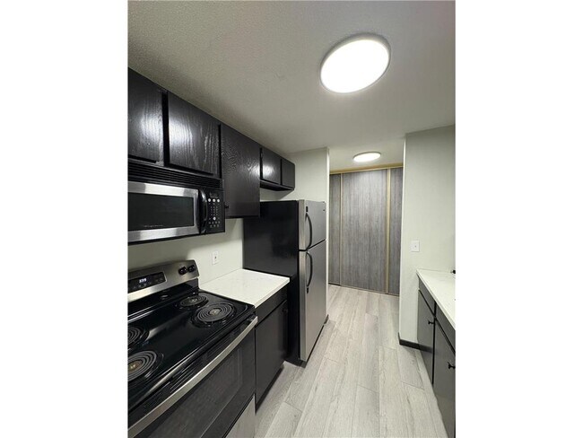 Building Photo - 907 Coulee Rd