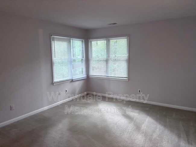 Building Photo - 314 King George Loop