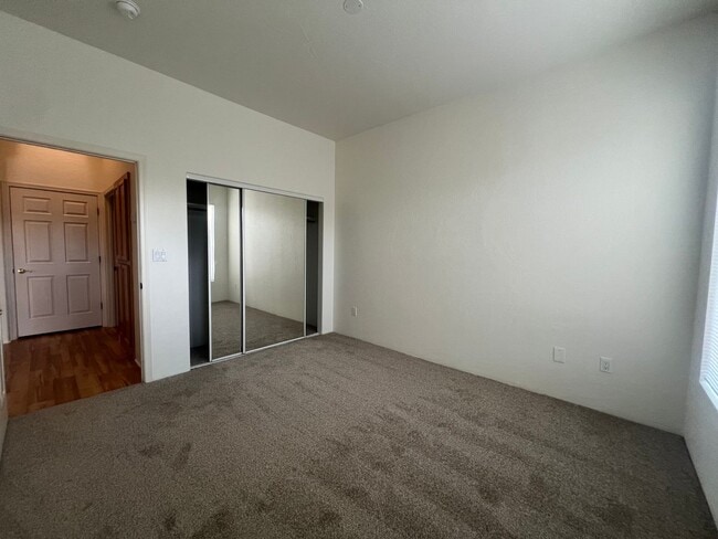 Building Photo - Unfurnished - 1 Year Rental