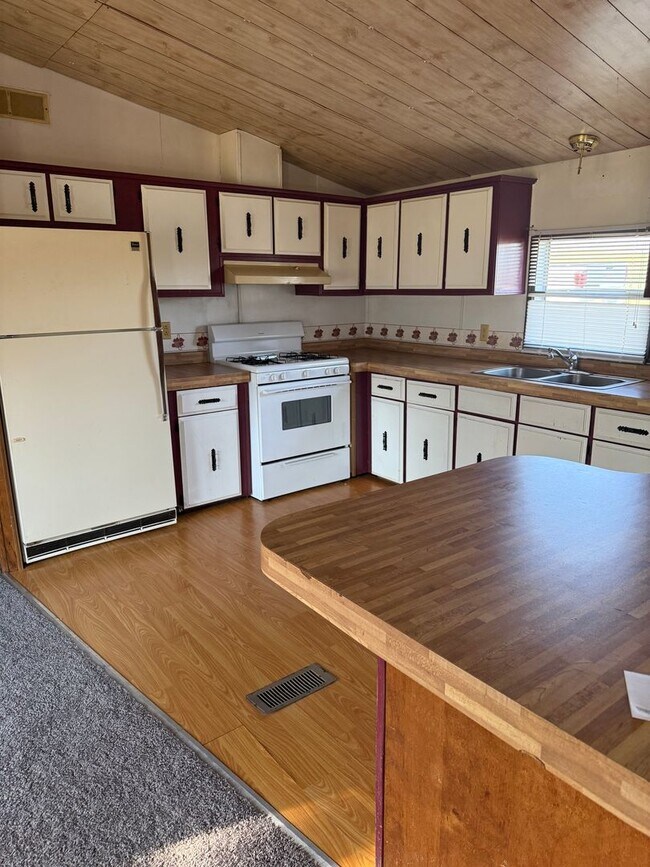 Building Photo - 662 Shippensburg Rd