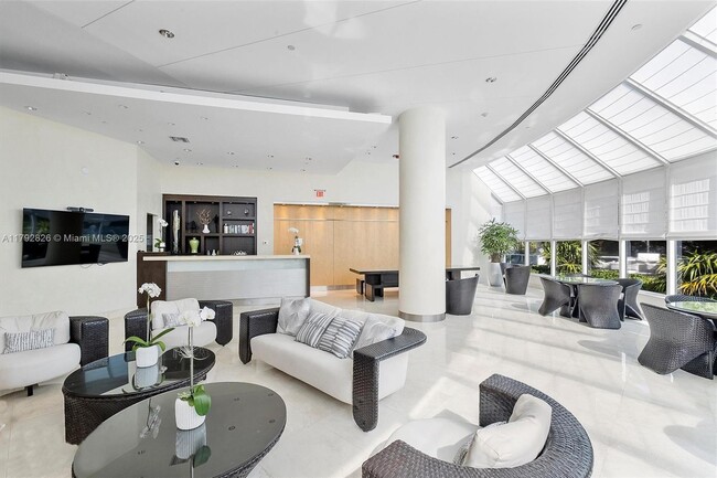 Building Photo - 2127 Brickell Ave