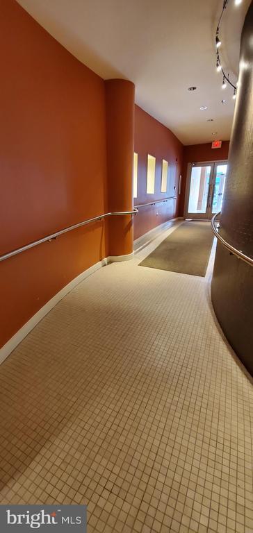 Building Photo - 5750 Bou Ave