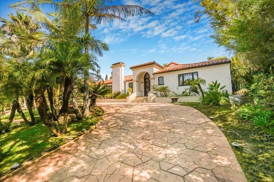 Building Photo - 114 S Layton Dr