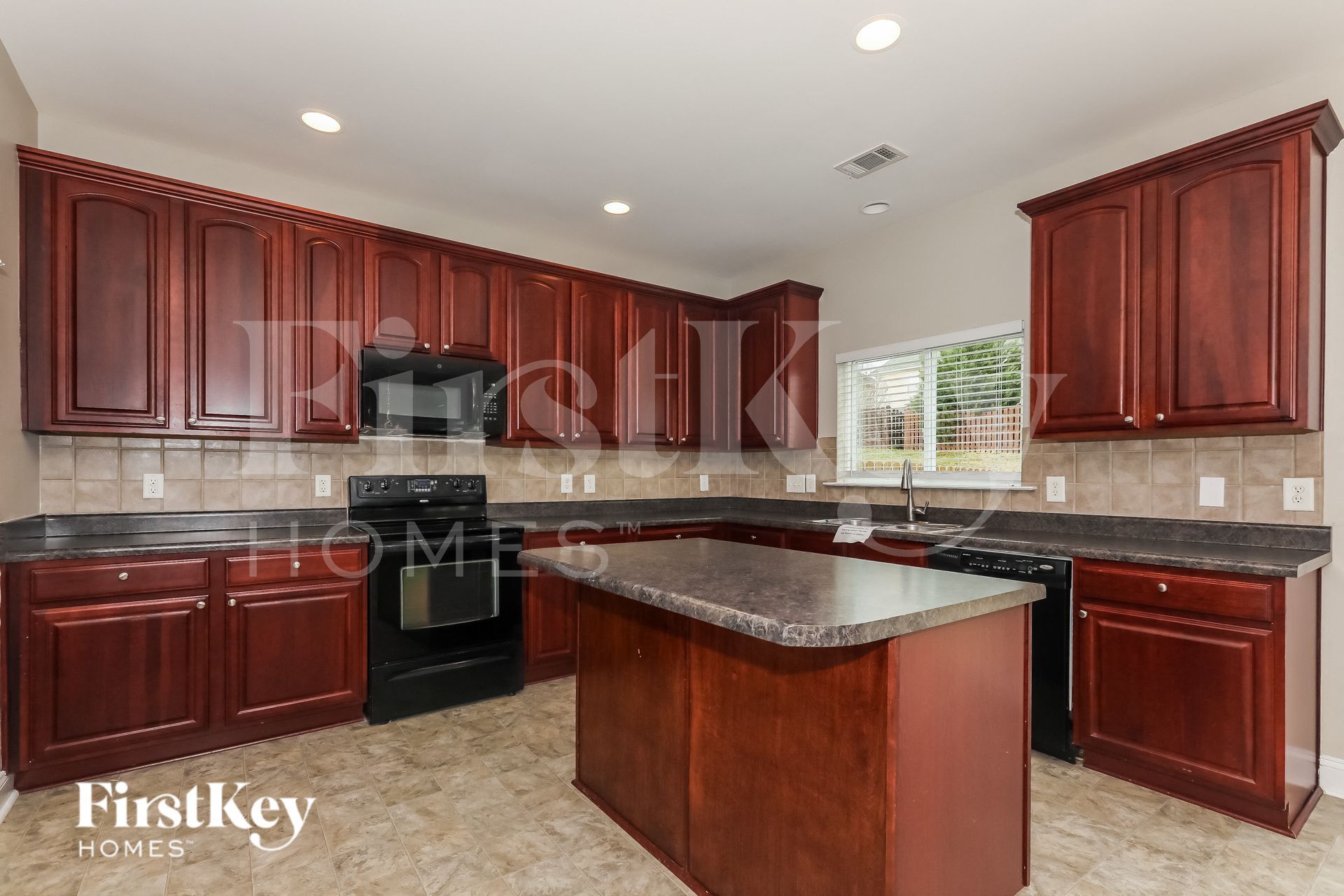 Building Photo - 12635 Cumberland Cove Dr