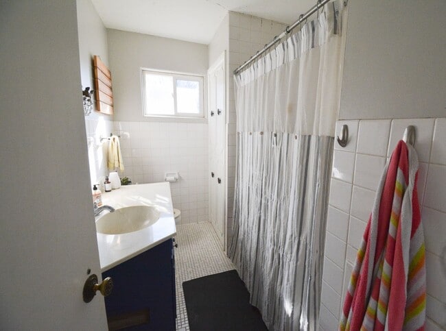 Building Photo - Charming 3-Bed, 1-Bath Home for Rent Near St Marys Hospital!