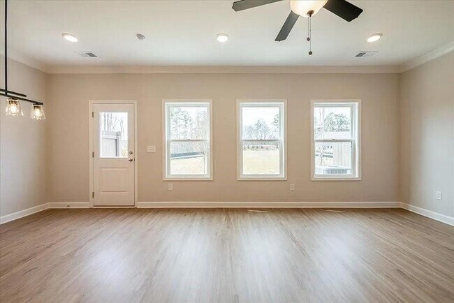 Building Photo - 121 Priestwood Ln
