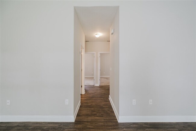 Building Photo - 44 Hollyn Ct
