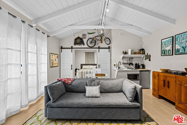 Building Photo - 9520 Gloaming Dr