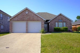 Building Photo - 137 Magnolia Ln