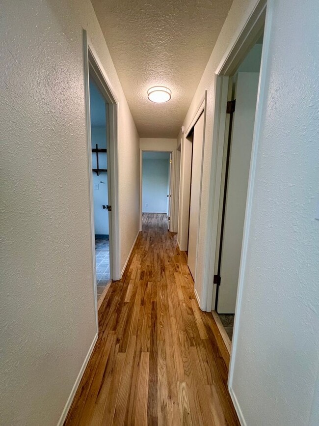 Building Photo - Charming 2-Bedroom Apartment in SE Portland!