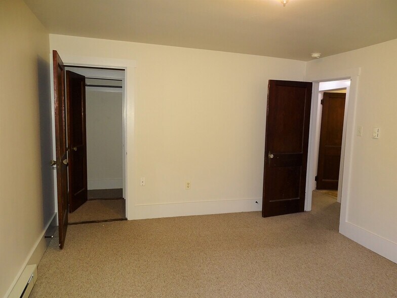 Building Photo - 6 N Peartown Rd