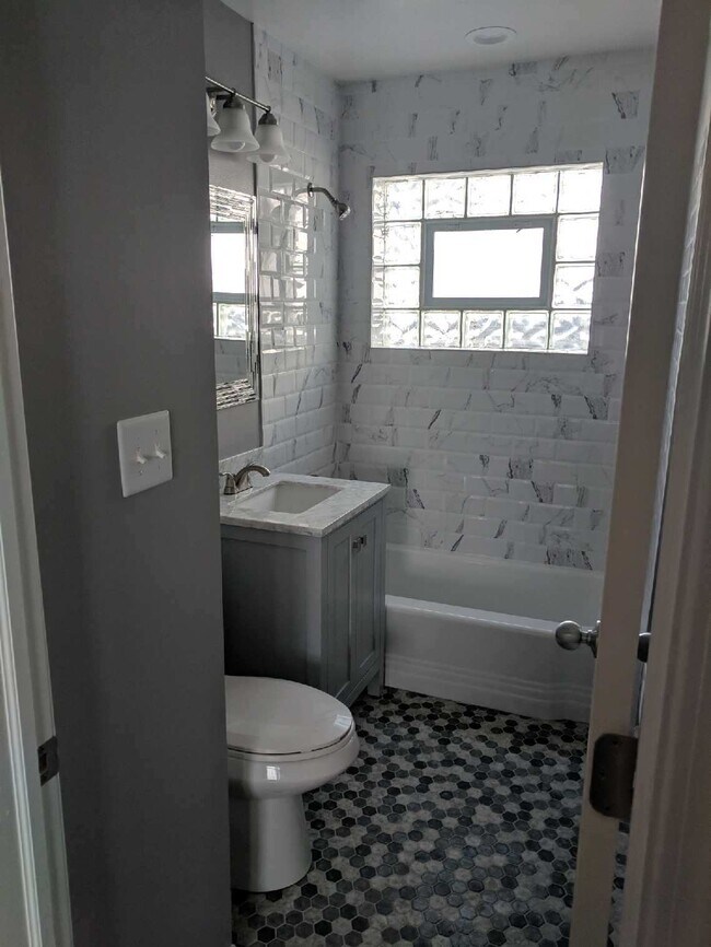 Building Photo - 5540 W 63rd Pl