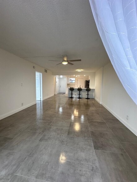 Building Photo - 406 NW 68th Ave