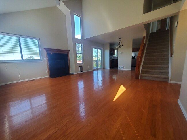 Building Photo - 3 Bedroom Home w Extra Room and 2 Car Garage in Stratford Lakes!