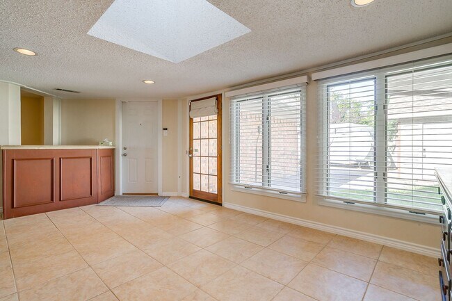 Building Photo - Great Move In Ready 3 Bedroom, 2 Bath Home Located in Northridge- Irving ISD- 75038