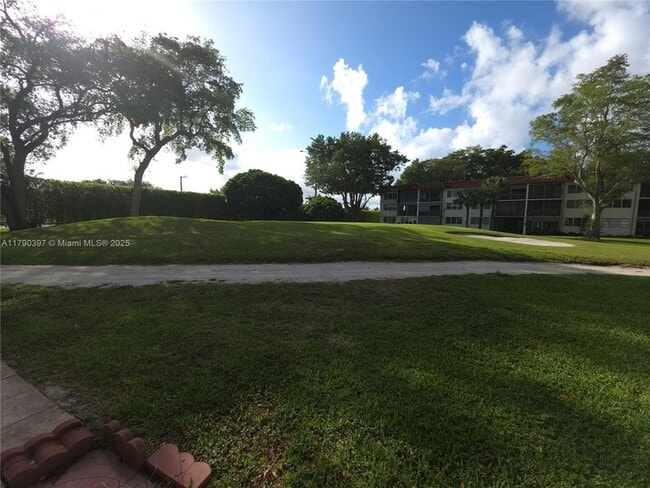 Building Photo - 8940 S Hollybrook Blvd