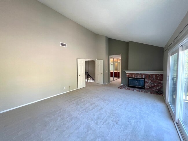 Building Photo - Large 4 bedroom home now available in Walnut