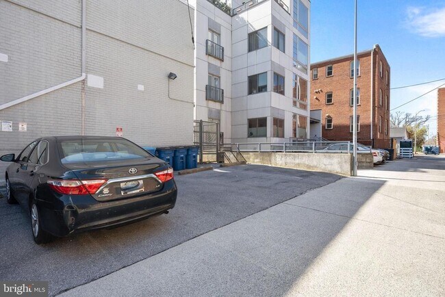 Building Photo - 1439 Chapin St NW