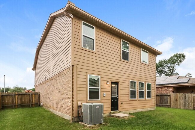 Building Photo - 12074 Fairquarter Ln