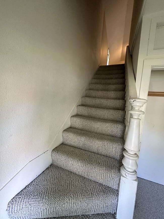 Building Photo - Great 1 bed 1 bath, not far from UWEC and Downtown Eau Claire