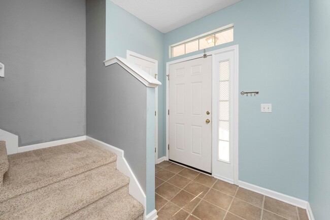 Building Photo - Charming 3BR Townhouse with Garage & Priva...