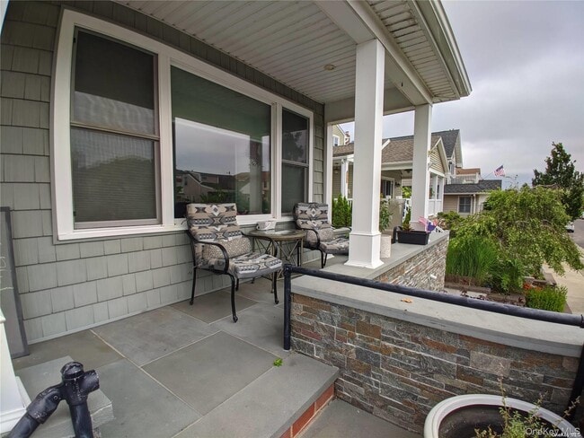 Building Photo - 535 E Walnut St