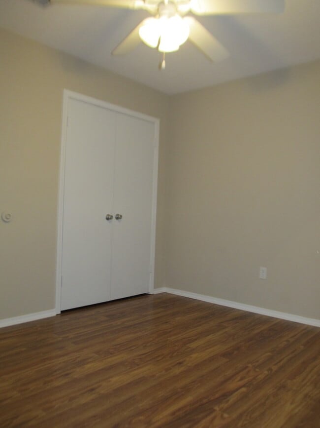 Building Photo - 401-403 W 6th Ave