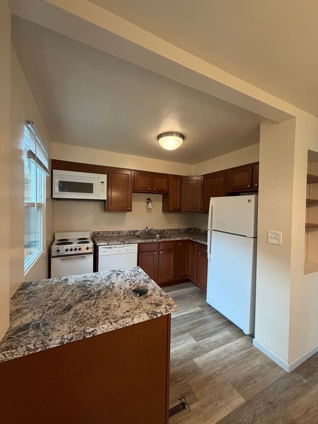 Building Photo - 3309 E Edgemere Dr
