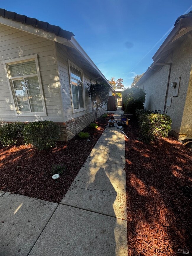 Building Photo - 413 Morales Ct