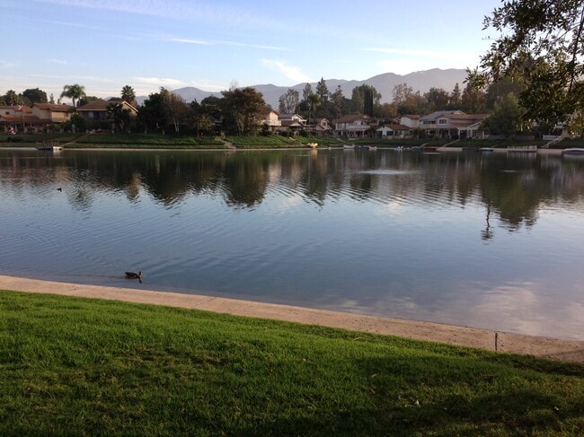 Building Photo - 1472 Camelot Dr