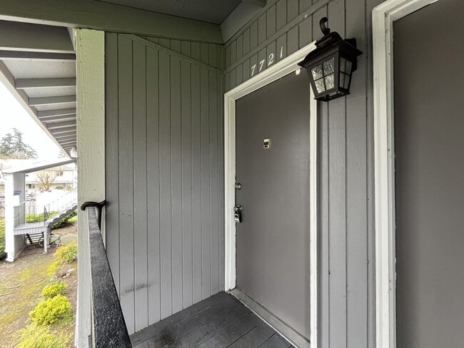 Building Photo - Updated 1BD Apartment Near Downtown with Balcony & Modern Kitchen Updates off street parking