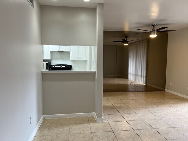 Building Photo - 2824 Briarhurst Dr