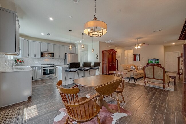Building Photo - 1726 Summerlyn Ter Dr