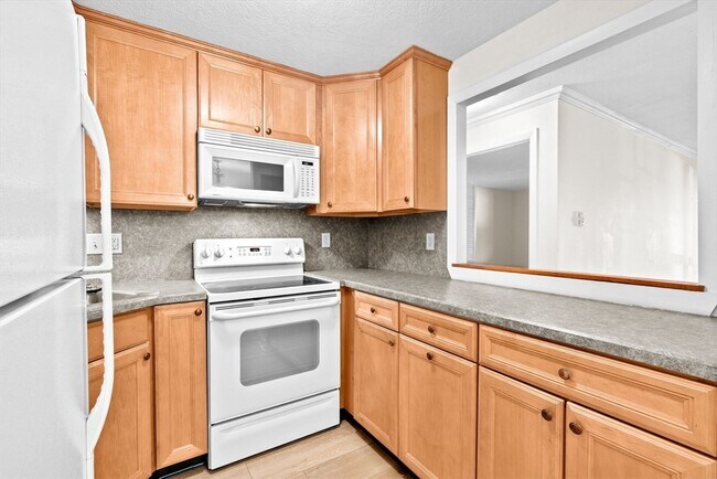 Building Photo - 79 Fountain Ln