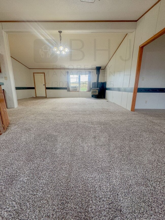 Building Photo - Dog Friendly, 3 Bed/ 2 Bath SFH