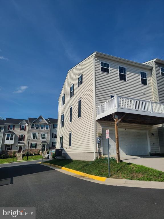 Building Photo - 1006 Valley Run Dr