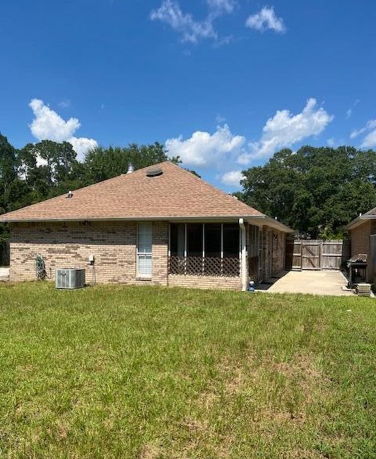 Building Photo - 957 Rustwood Dr