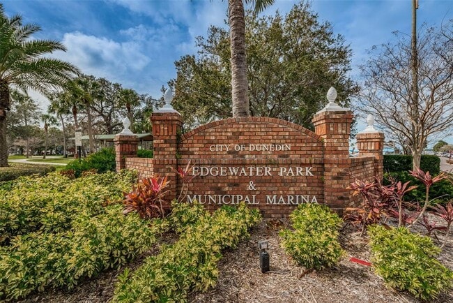 Building Photo - 253 Park Cir S