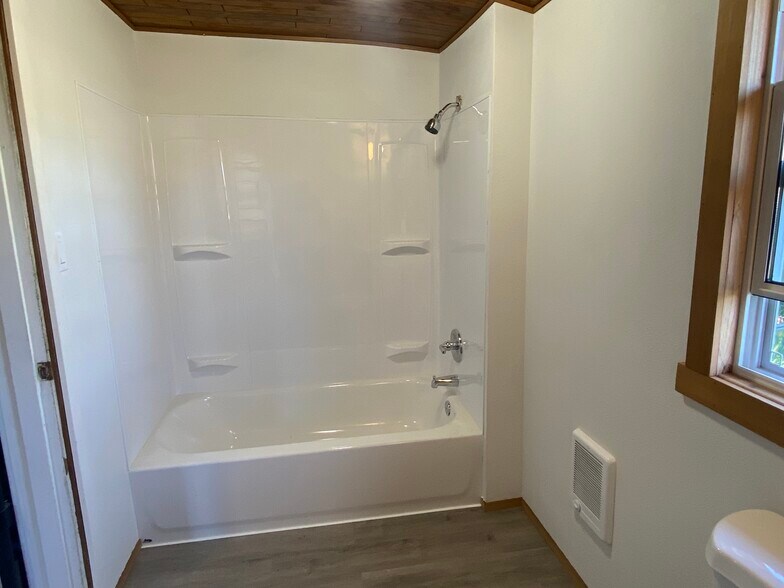 Building Photo - 26 N St NE